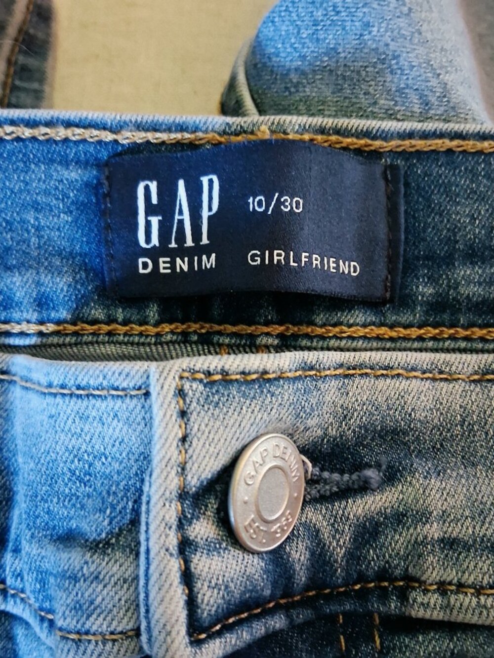 Gap Light Wash Girlfriend Jeans Size 10 Excellent Condition